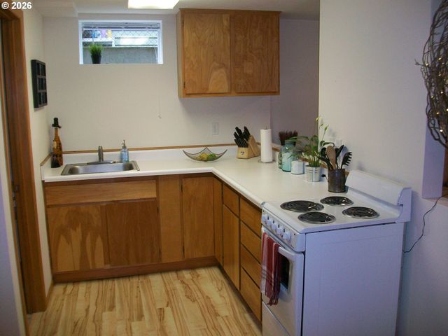 2404 E 13TH St, Vancouver, WA 98661