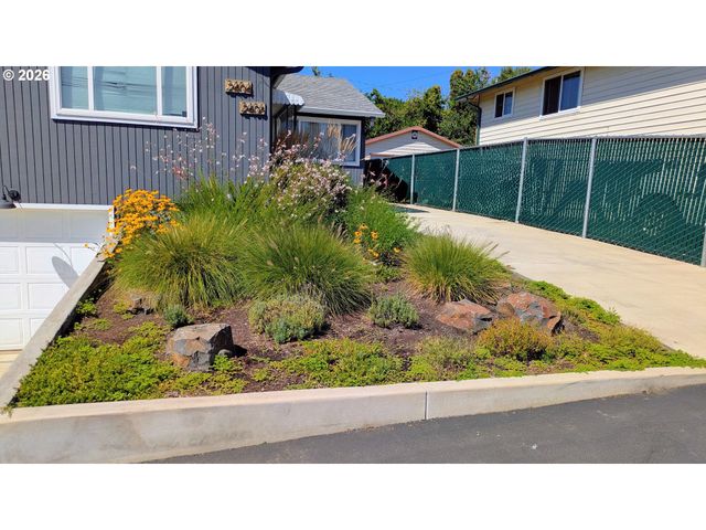 2404 E 13TH St, Vancouver, WA 98661