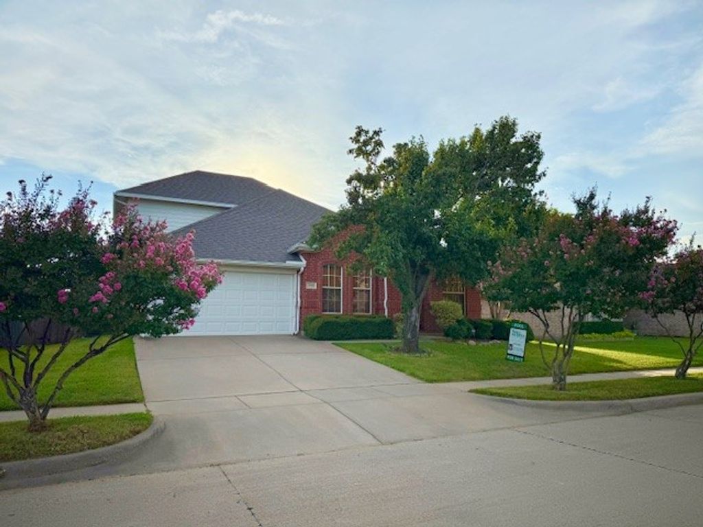 7710 Fox Chase Drive, Arlington, TX 76001