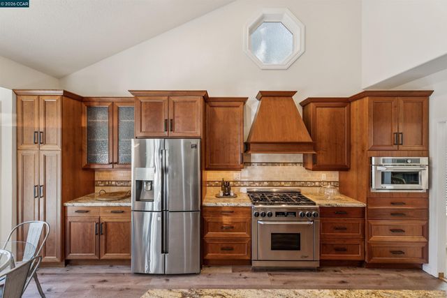 225 Valley Glen Ln, Martinez, CA 94553