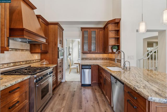 225 Valley Glen Ln, Martinez, CA 94553