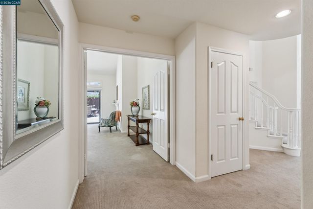 225 Valley Glen Ln, Martinez, CA 94553