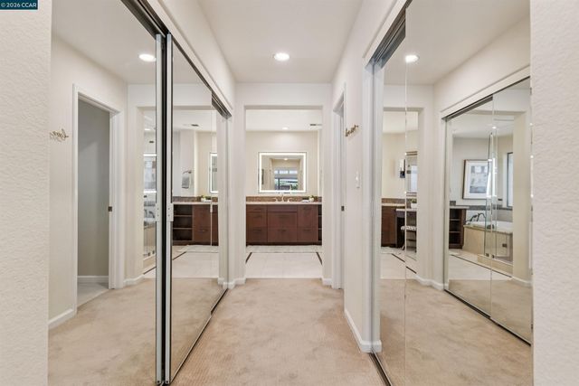 225 Valley Glen Ln, Martinez, CA 94553