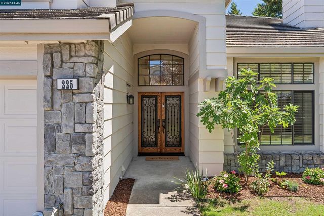 225 Valley Glen Ln, Martinez, CA 94553