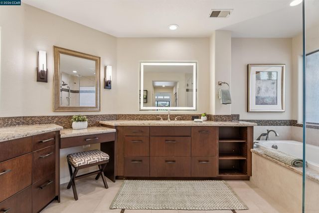225 Valley Glen Ln, Martinez, CA 94553