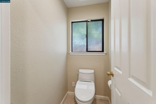 225 Valley Glen Ln, Martinez, CA 94553