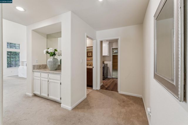 225 Valley Glen Ln, Martinez, CA 94553