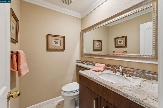 225 Valley Glen Ln, Martinez, CA 94553