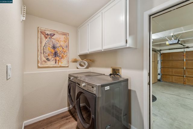 225 Valley Glen Ln, Martinez, CA 94553