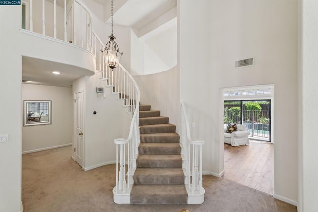 225 Valley Glen Ln, Martinez, CA 94553