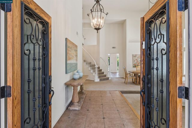 225 Valley Glen Ln, Martinez, CA 94553