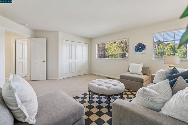 225 Valley Glen Ln, Martinez, CA 94553