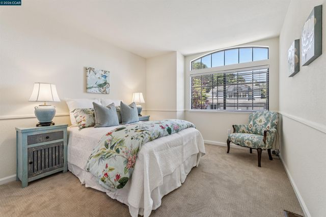 225 Valley Glen Ln, Martinez, CA 94553