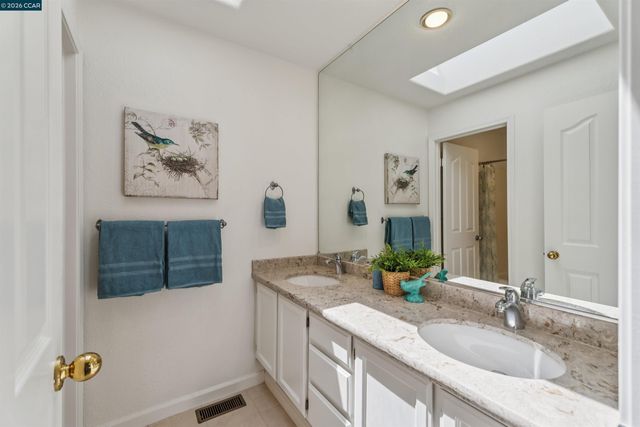 225 Valley Glen Ln, Martinez, CA 94553