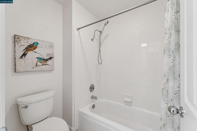 225 Valley Glen Ln, Martinez, CA 94553