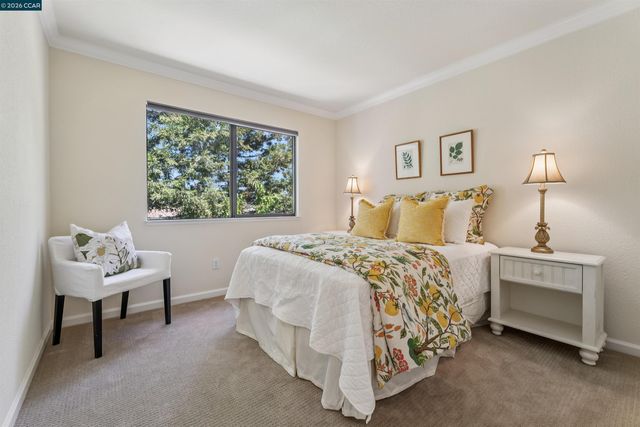 225 Valley Glen Ln, Martinez, CA 94553