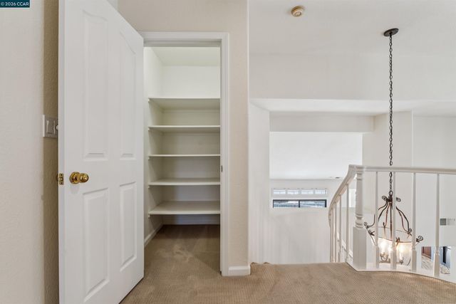 225 Valley Glen Ln, Martinez, CA 94553