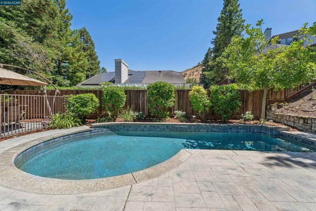 225 Valley Glen Ln, Martinez, CA 94553