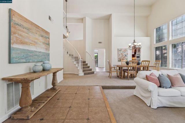 225 Valley Glen Ln, Martinez, CA 94553