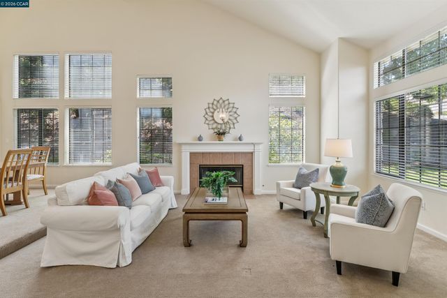 225 Valley Glen Ln, Martinez, CA 94553