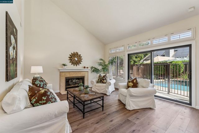 225 Valley Glen Ln, Martinez, CA 94553