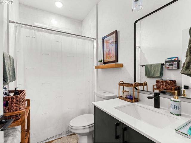 6039 Se LAMBERT St, Portland, OR 97206