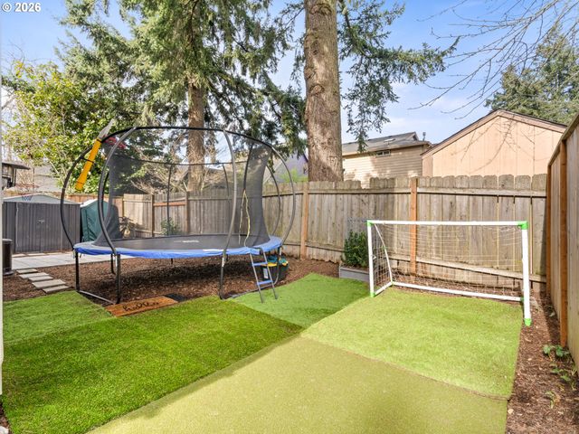 6039 Se LAMBERT St, Portland, OR 97206