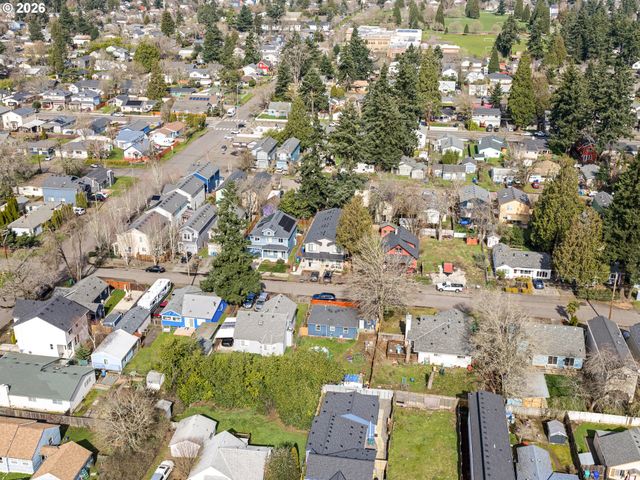 6039 Se LAMBERT St, Portland, OR 97206