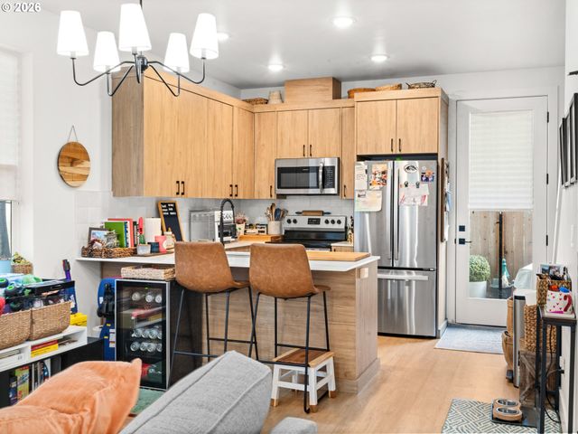 6039 Se LAMBERT St, Portland, OR 97206