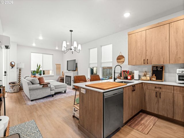 6039 Se LAMBERT St, Portland, OR 97206