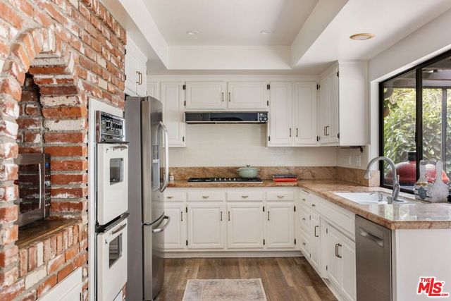 19051 Brasilia Drive, Los Angeles, CA 91326