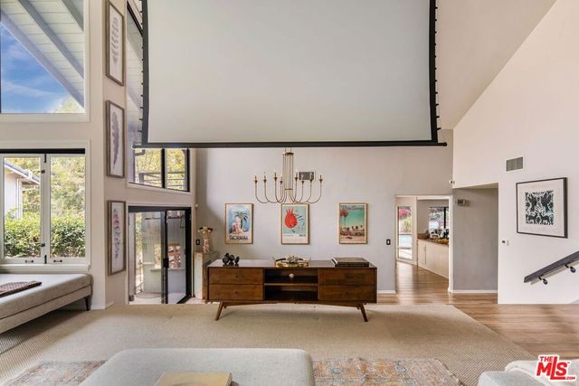 19051 Brasilia Drive, Los Angeles, CA 91326