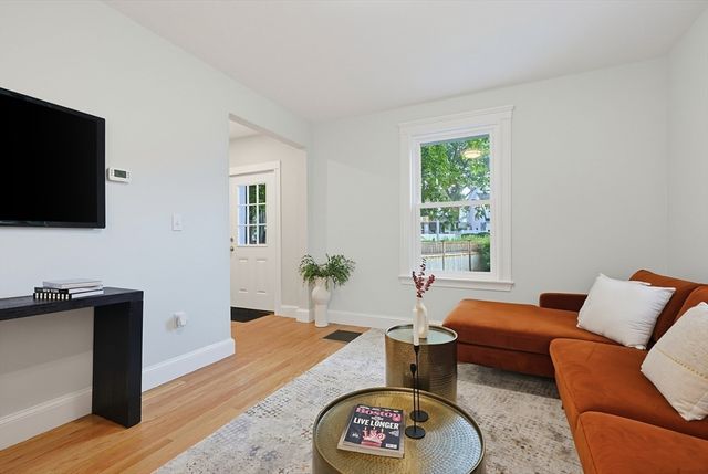 302 Wachusett St, Boston, MA 02130