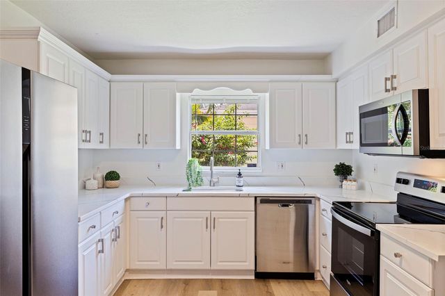 1470 28TH AVENUE N, St Petersburg, FL 33704