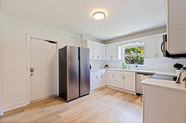 1470 28TH AVENUE N, St Petersburg, FL 33704