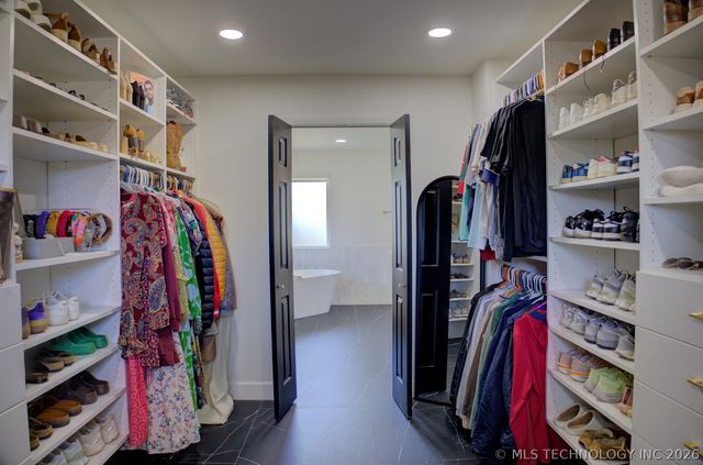 3323 S Gary Place, Tulsa, OK 74105