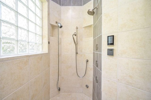 11203 Cypress Way Drive, Houston, TX 77065