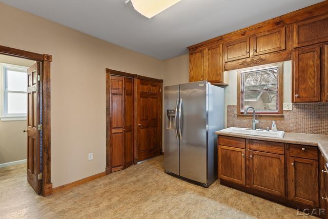 907 E Hunt Street, Adrian, MI 49221