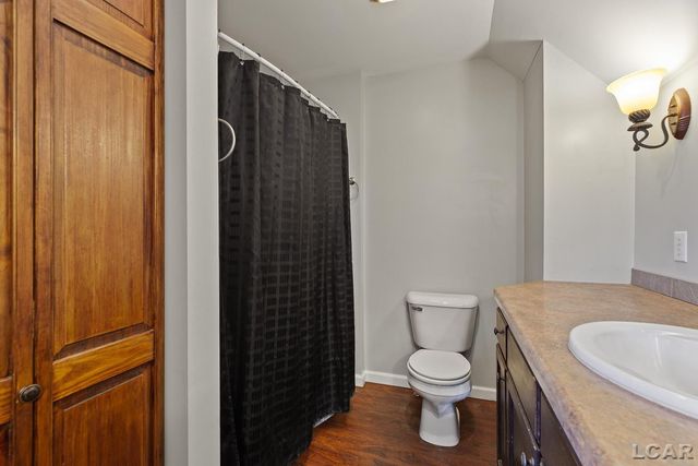 907 E Hunt Street, Adrian, MI 49221