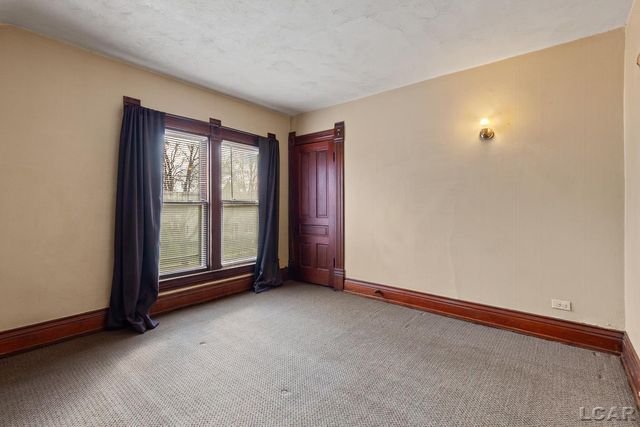 907 E Hunt Street, Adrian, MI 49221