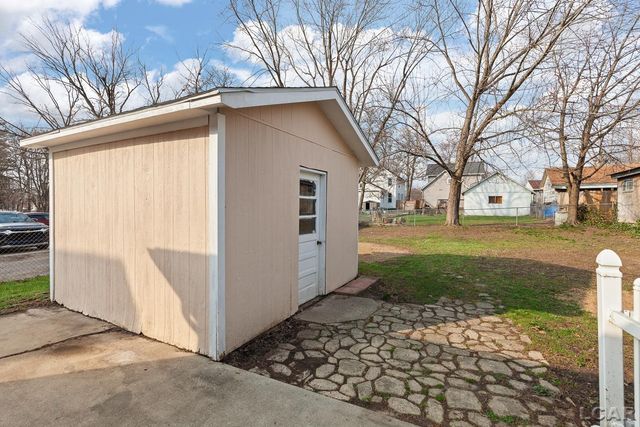 907 E Hunt Street, Adrian, MI 49221