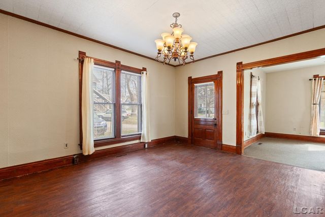 907 E Hunt Street, Adrian, MI 49221