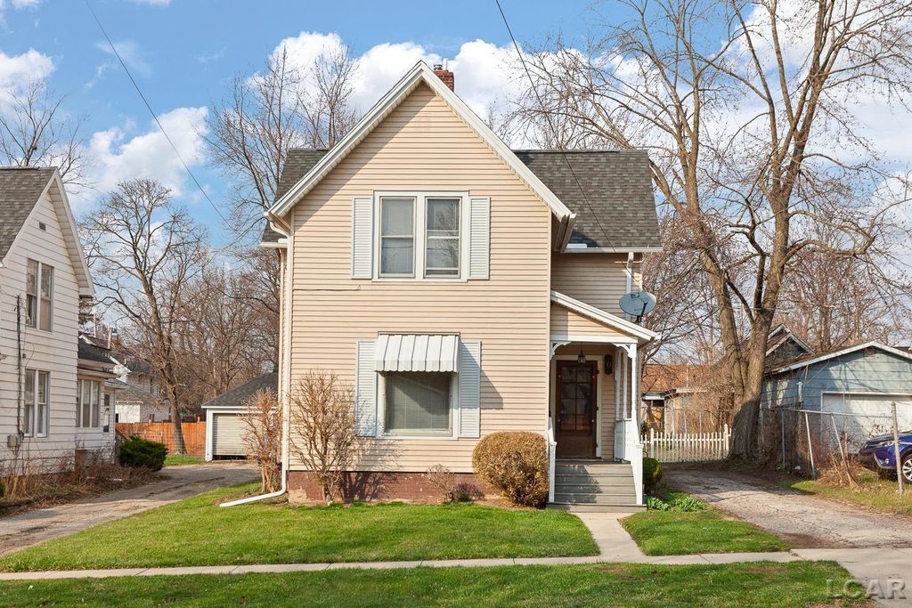 907 E Hunt Street, Adrian, MI 49221