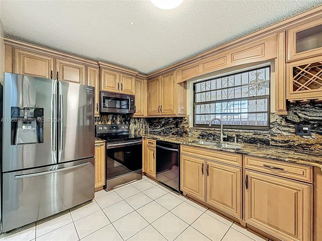 12787 NW 10th Ln, Miami, FL 33182