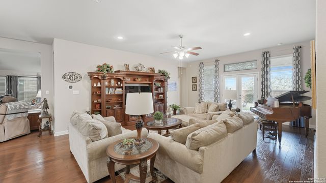 229 Pecan, New Braunfels, TX 78130