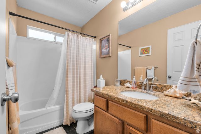 558 E HARVEST MOON DR, Pleasant Grove, UT 84062