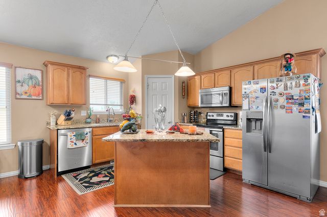 558 E HARVEST MOON DR, Pleasant Grove, UT 84062