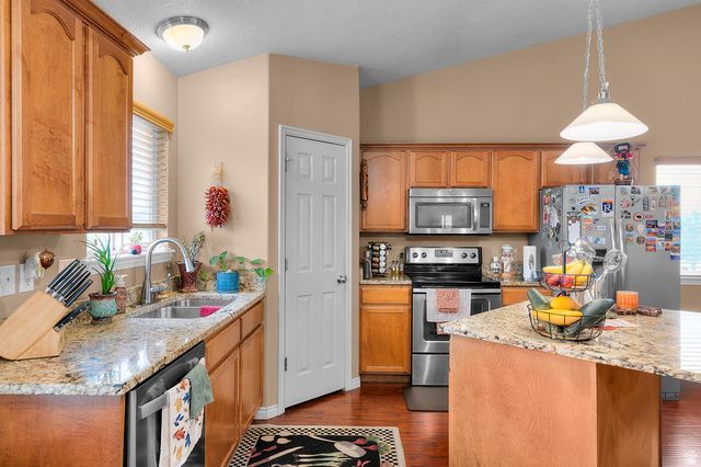 558 E HARVEST MOON DR, Pleasant Grove, UT 84062