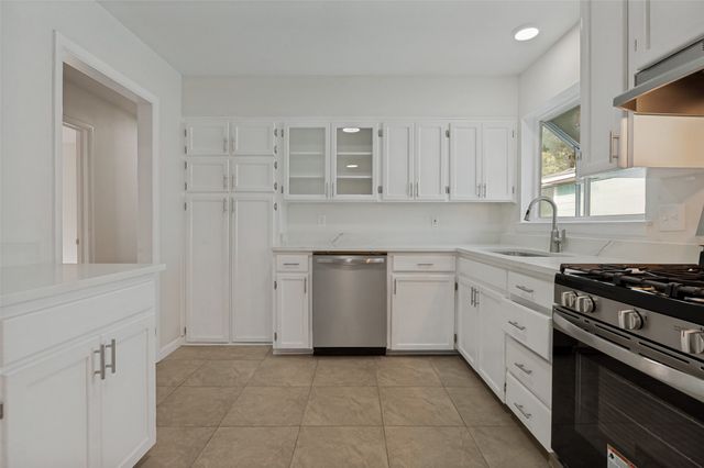 3811 Rolinda Drive, Dallas, TX 75211