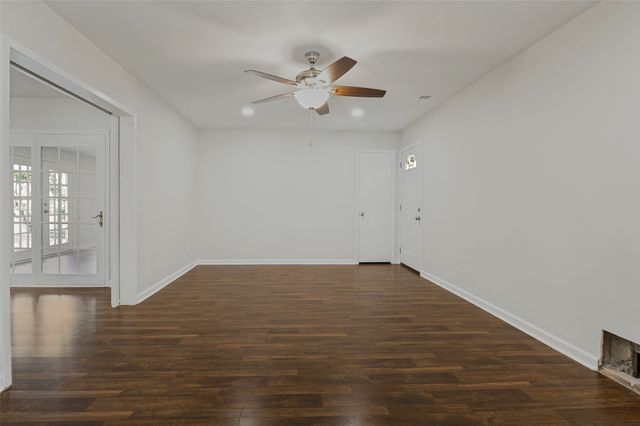 3811 Rolinda Drive, Dallas, TX 75211